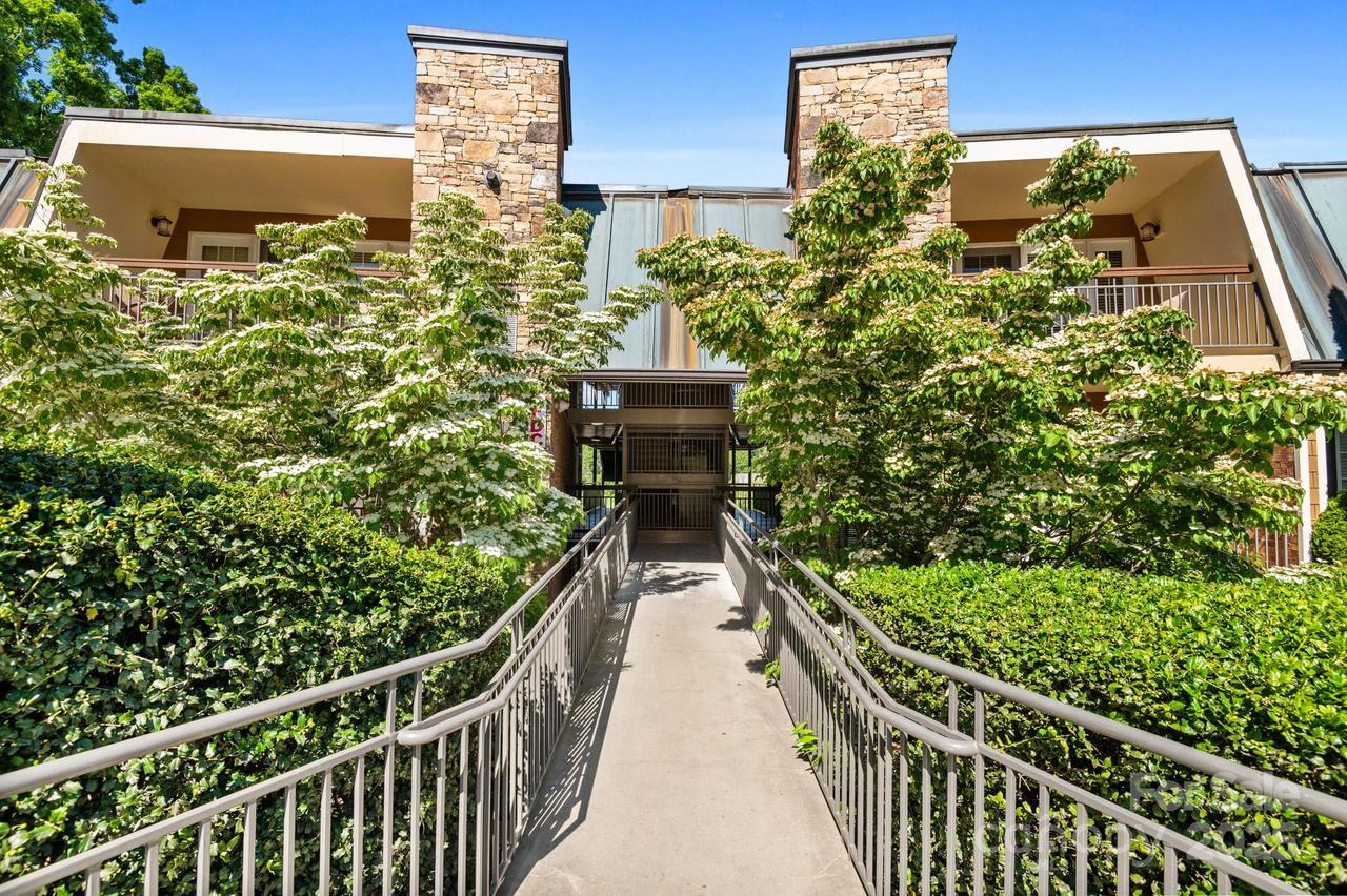 203 Bowling Park Rd., Asheville, NC 28803
