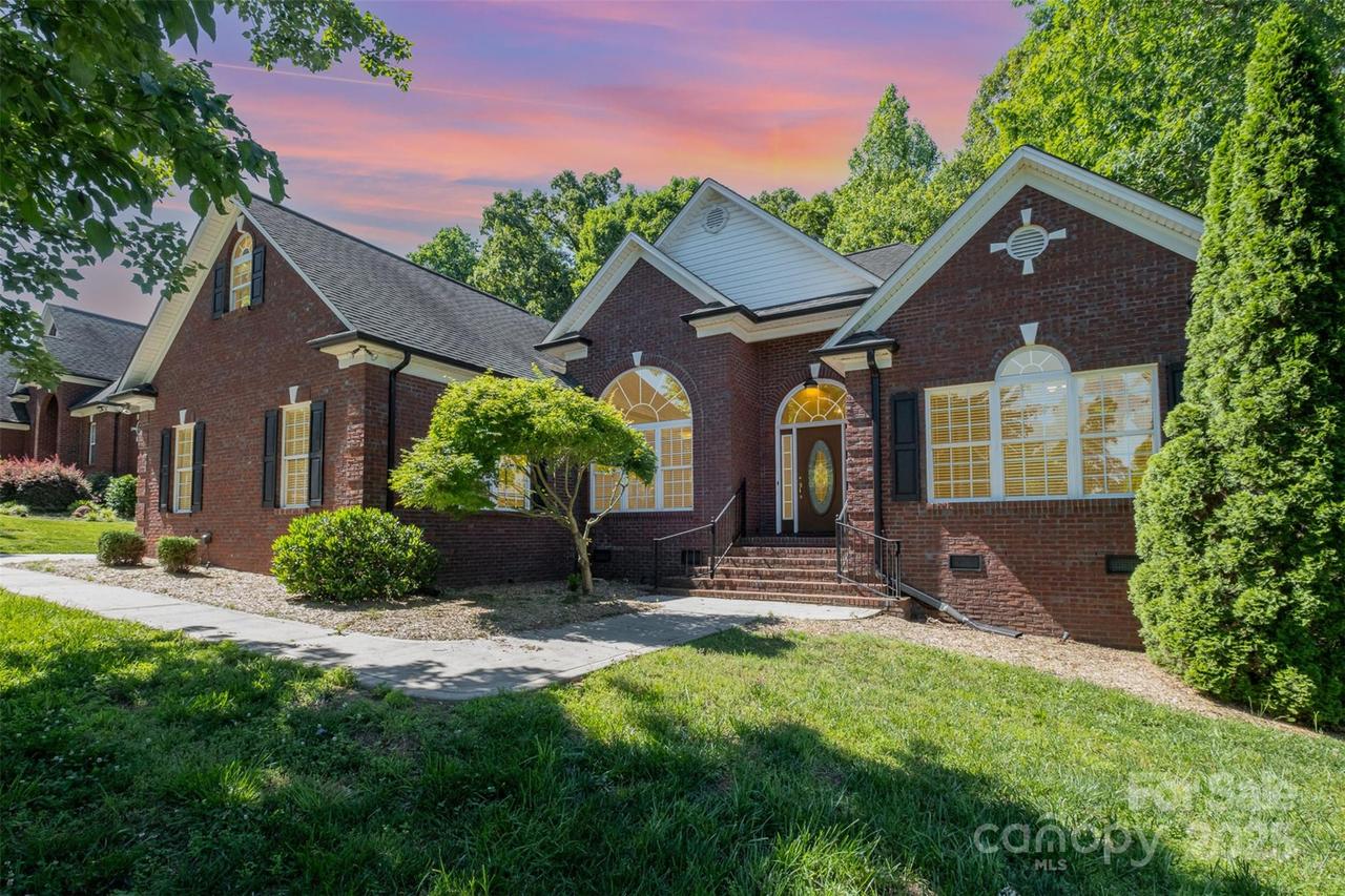 3917 Erskine Woods Dr., Bessemer City, NC 28016