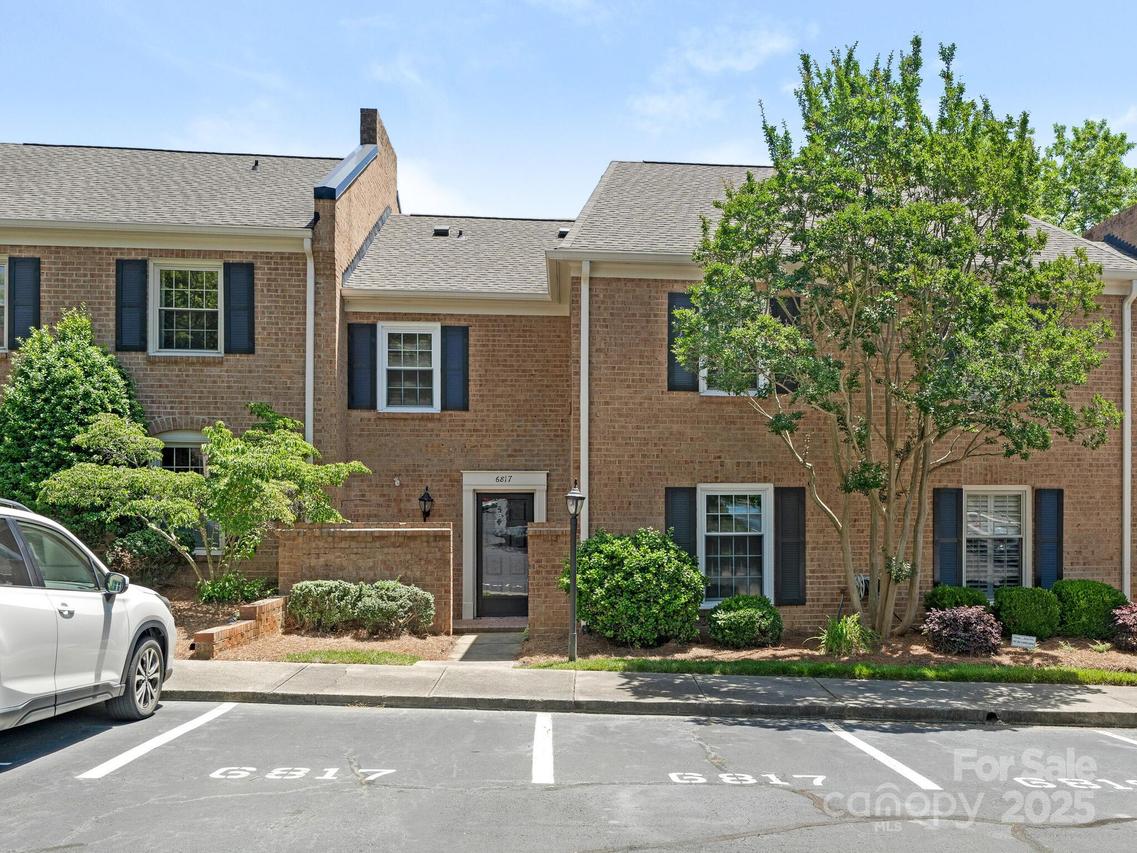 6817 Dumbarton Dr., Charlotte, NC 28210