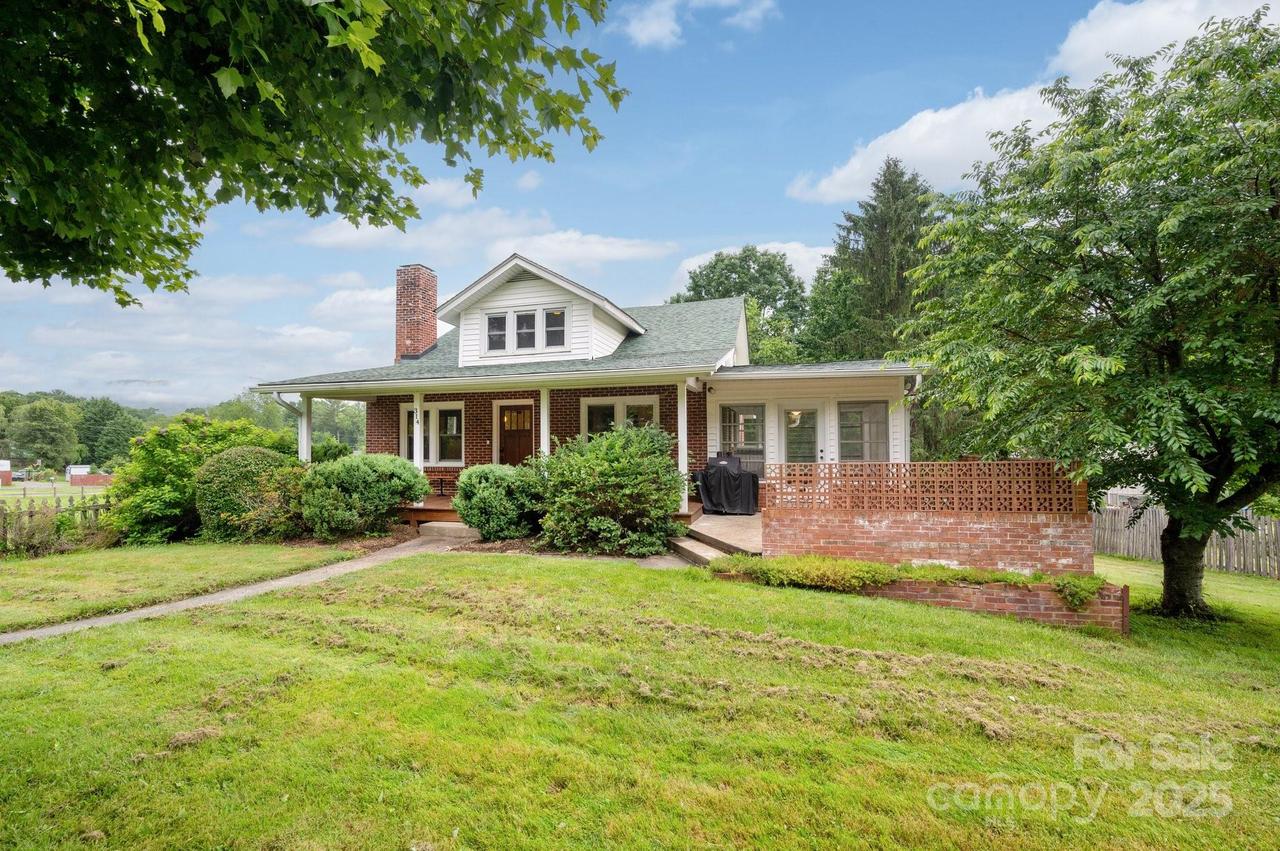 314 Justice Ridge Rd., Candler, NC 28715