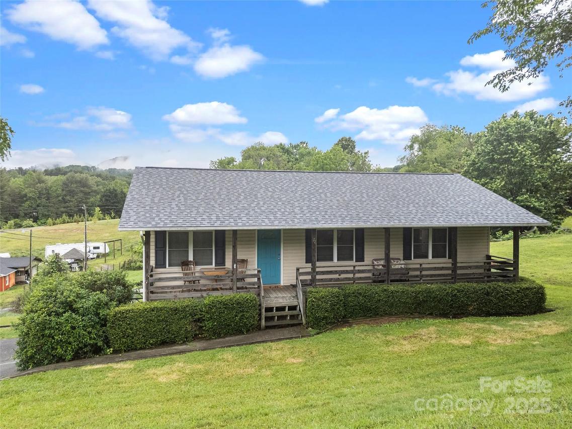 72 Sovereign Cir., Clyde, NC 28721