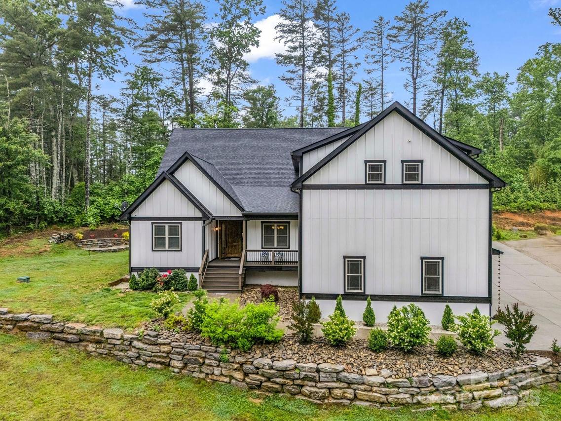 165 Kirkwood Hill Ln., Hendersonville, NC 28739