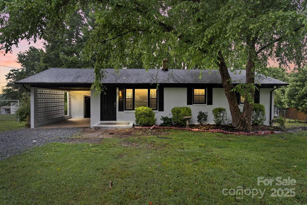 818 Stowe Ln., Gastonia, NC 28056
