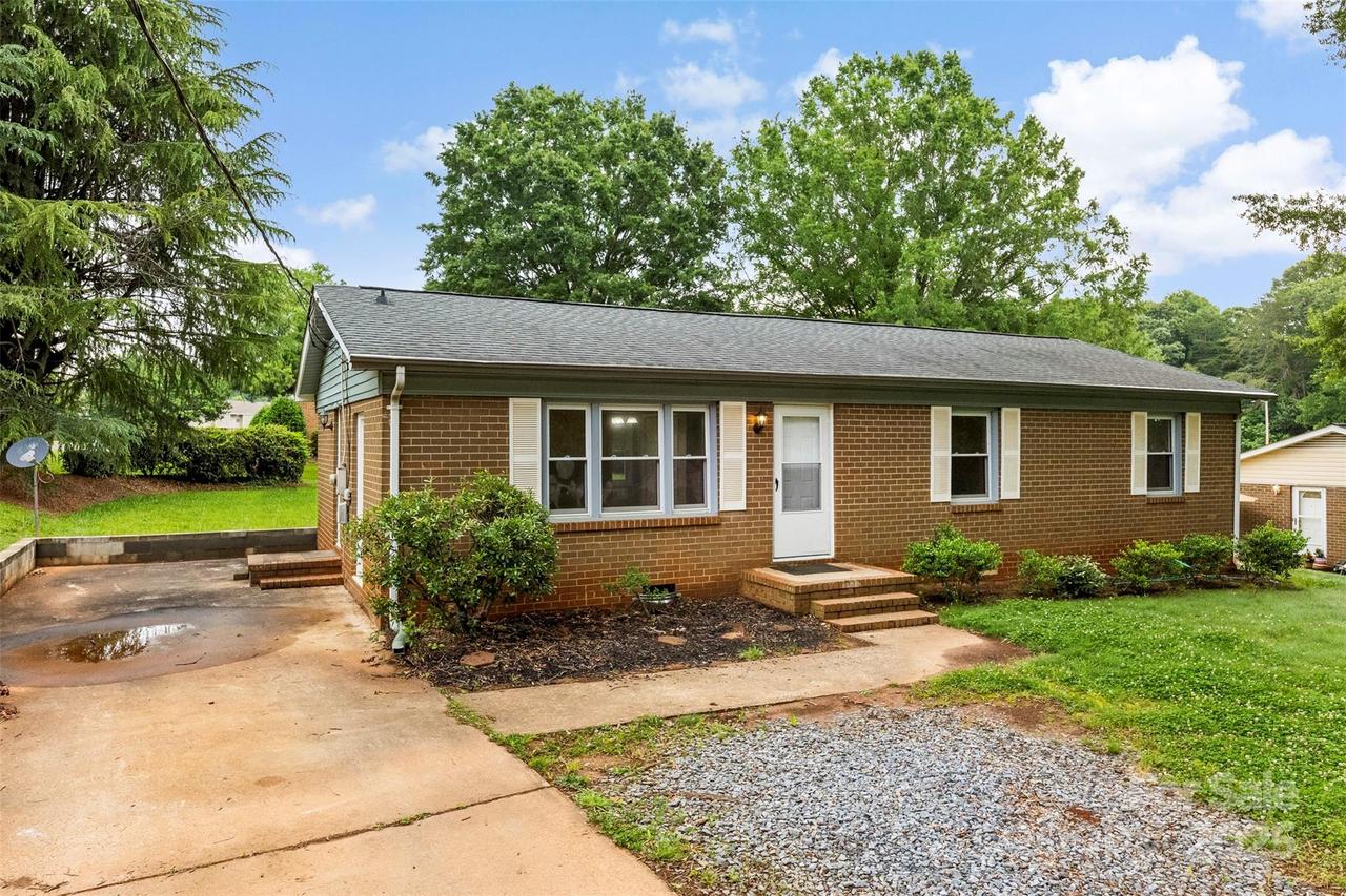 1606 Northwoods Dr., Kings Mountain, NC 28086
