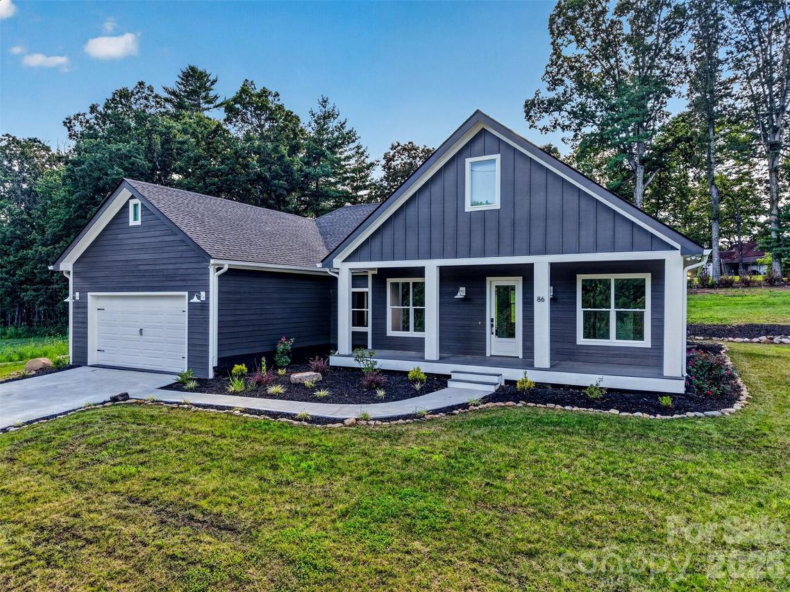 86 Point Hope Ln., Hendersonville, NC 28792