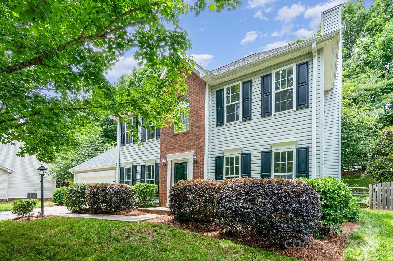 6033 Edinmeadow Ln., Charlotte, NC 28269