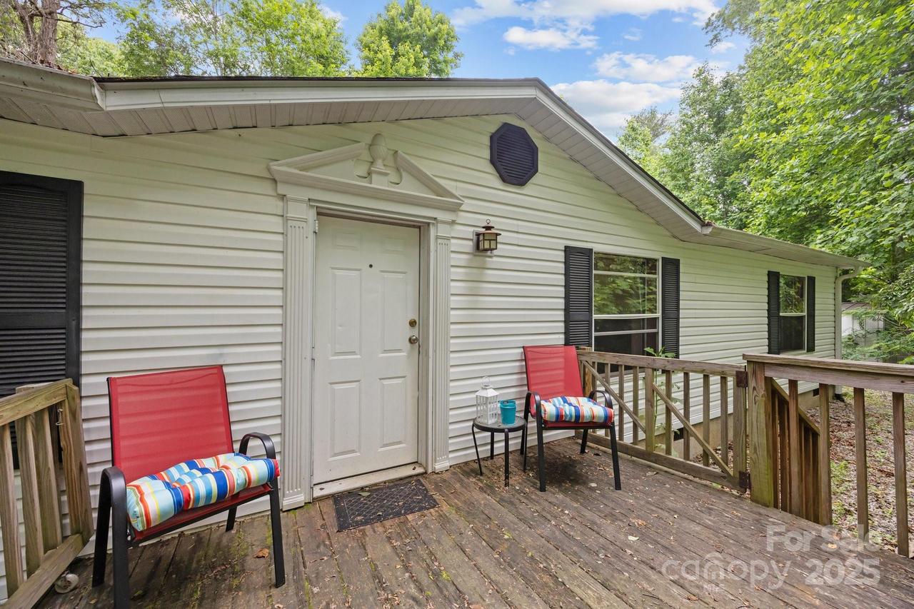 112 Cordella Rd., Candler, NC 28715