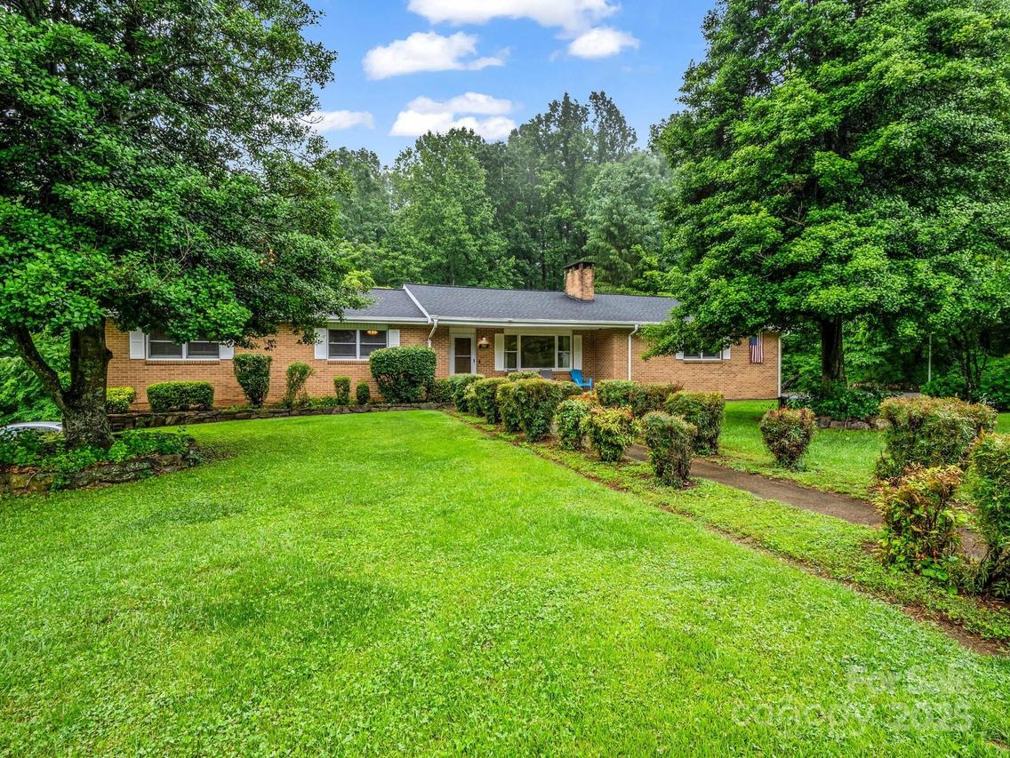 989 Mine Gap Rd., Zirconia, NC 28790