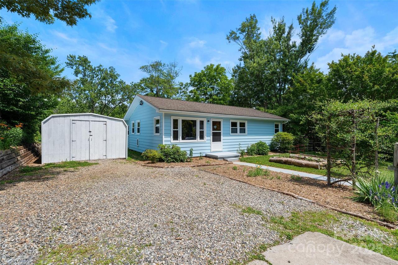 146 Swannanoa Ave., Asheville, NC 28806