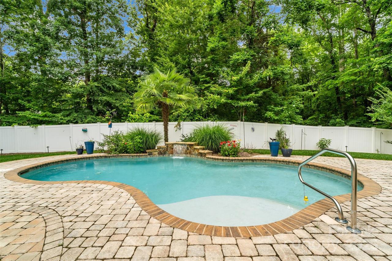 1009 Jerry Ln., Matthews, NC 28105
