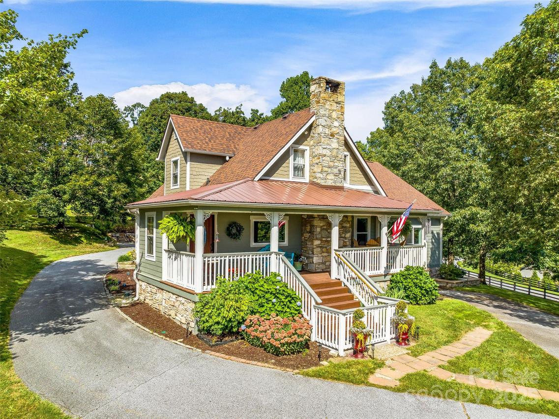 4575 Bearwallow Mountain Rd., Hendersonville, NC 28792