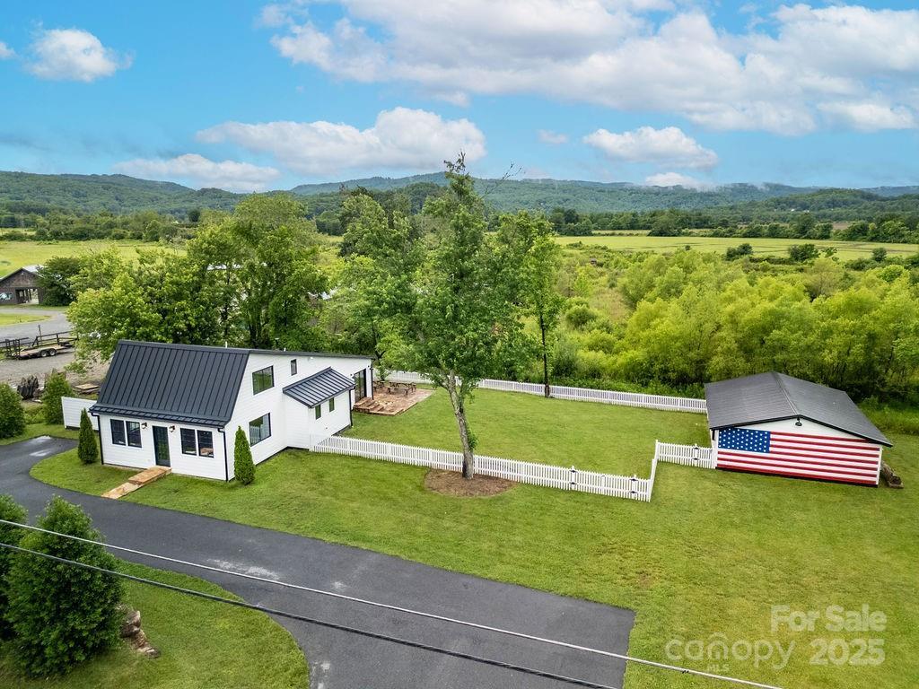 668 Old Hendersonville Hwy., Brevard, NC 28712
