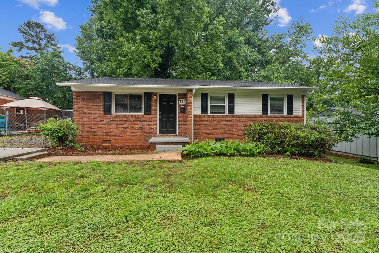 711 September Ln., Charlotte, NC 28208