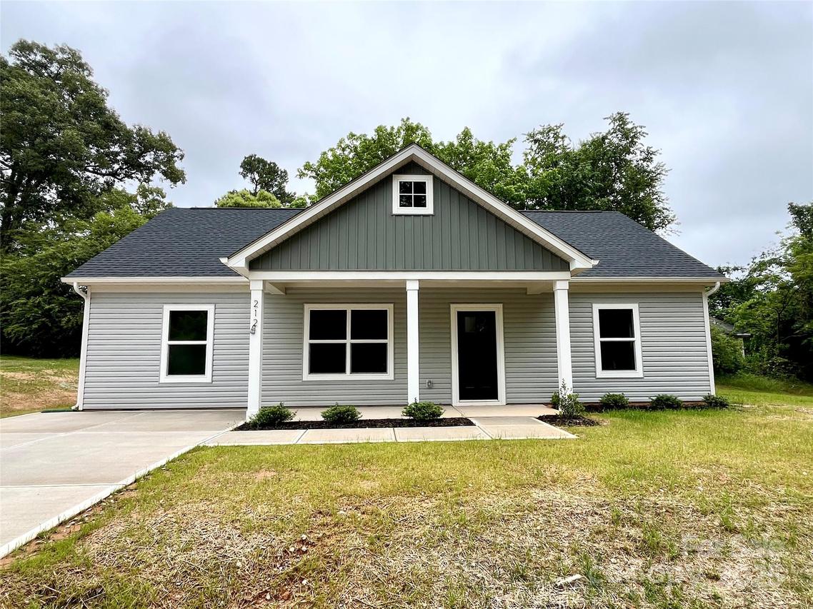212 Queens Ct., Gastonia, NC 28052