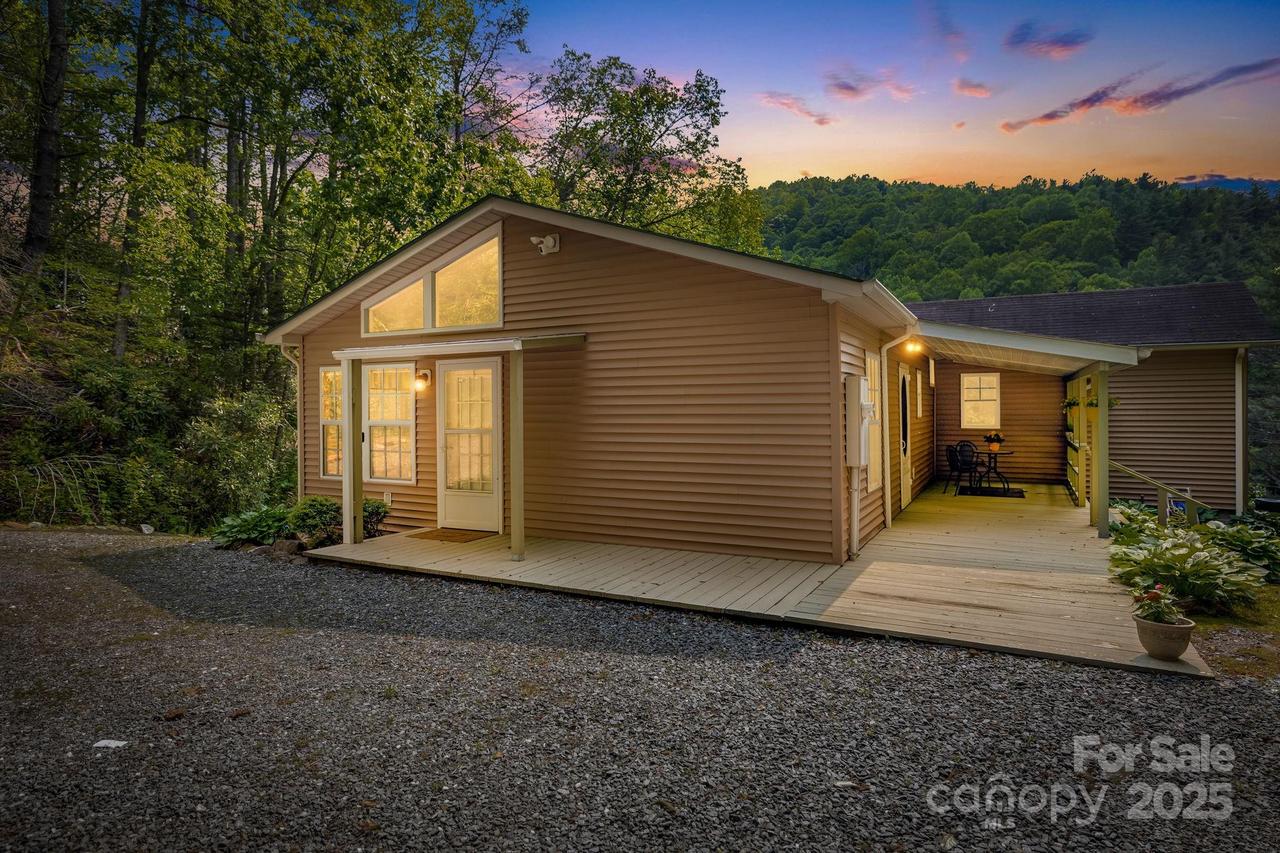 2763 Crabtree Rd., Spruce Pine, NC 28777
