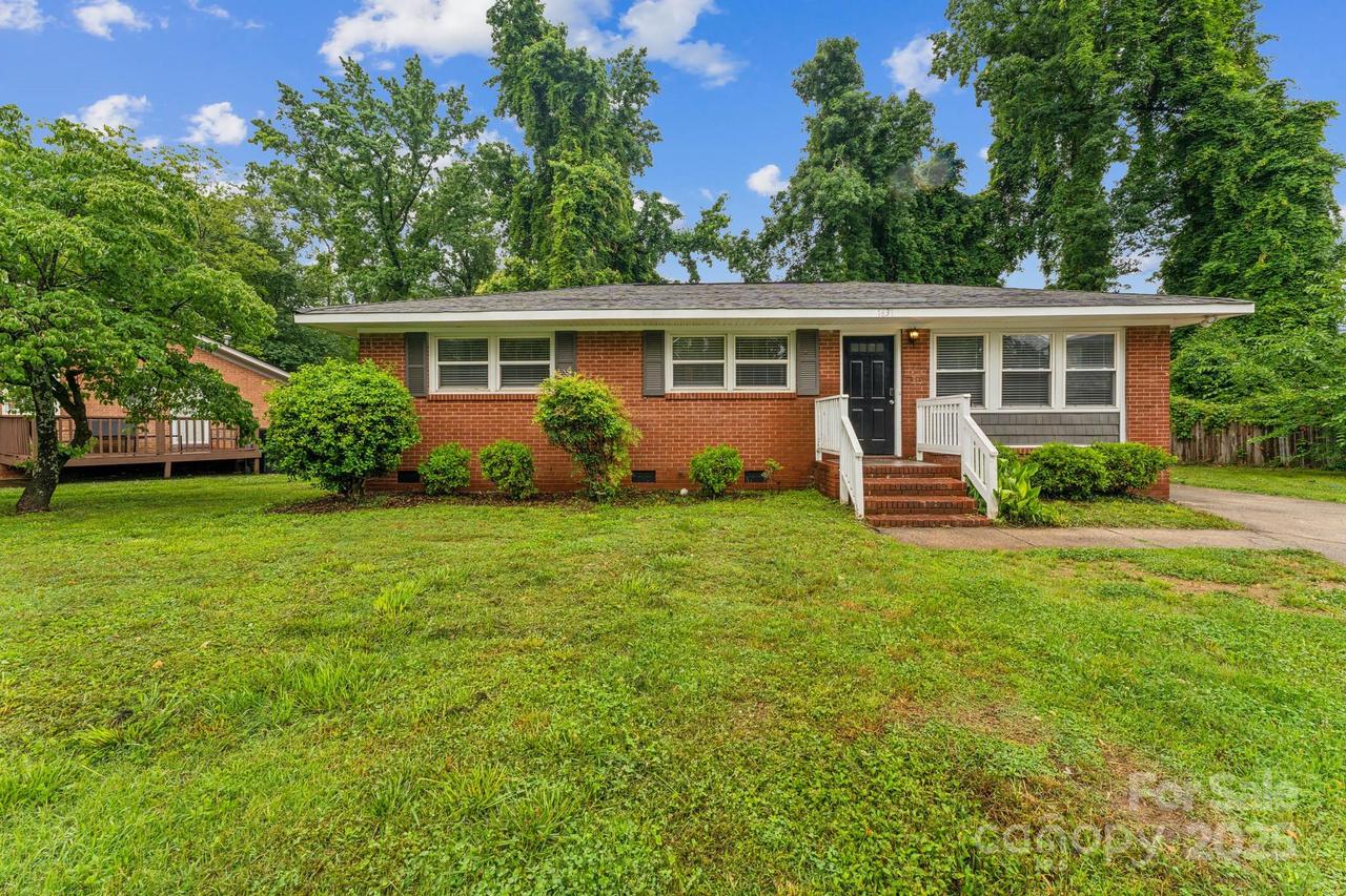1631 Vancouver Dr., Charlotte, NC 28213