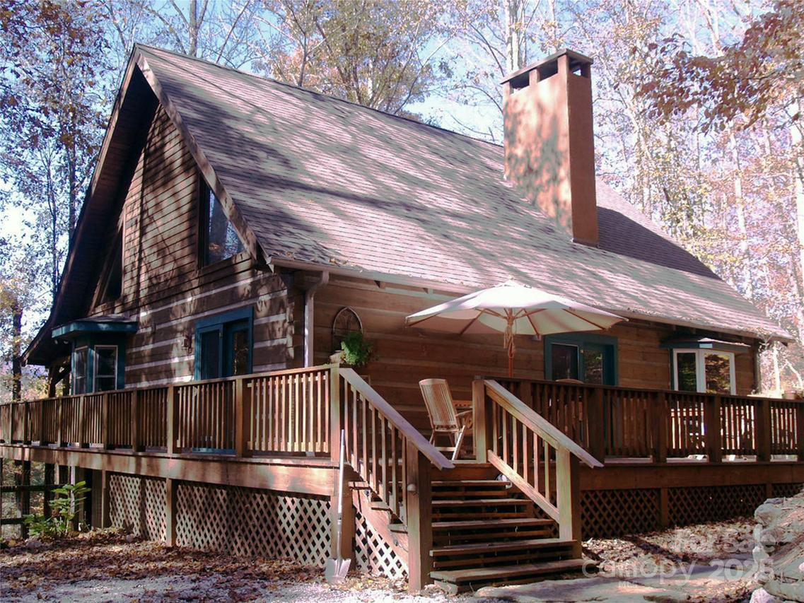 102 Gray Bank Rd., Lake Toxaway, NC 28747