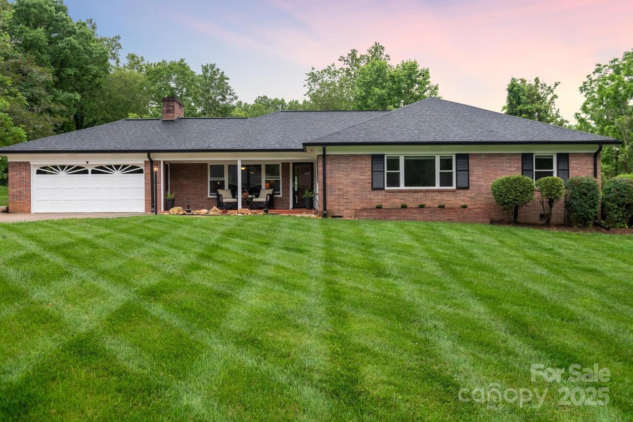 306 Tremont Park Cir., Lenoir, NC 28645