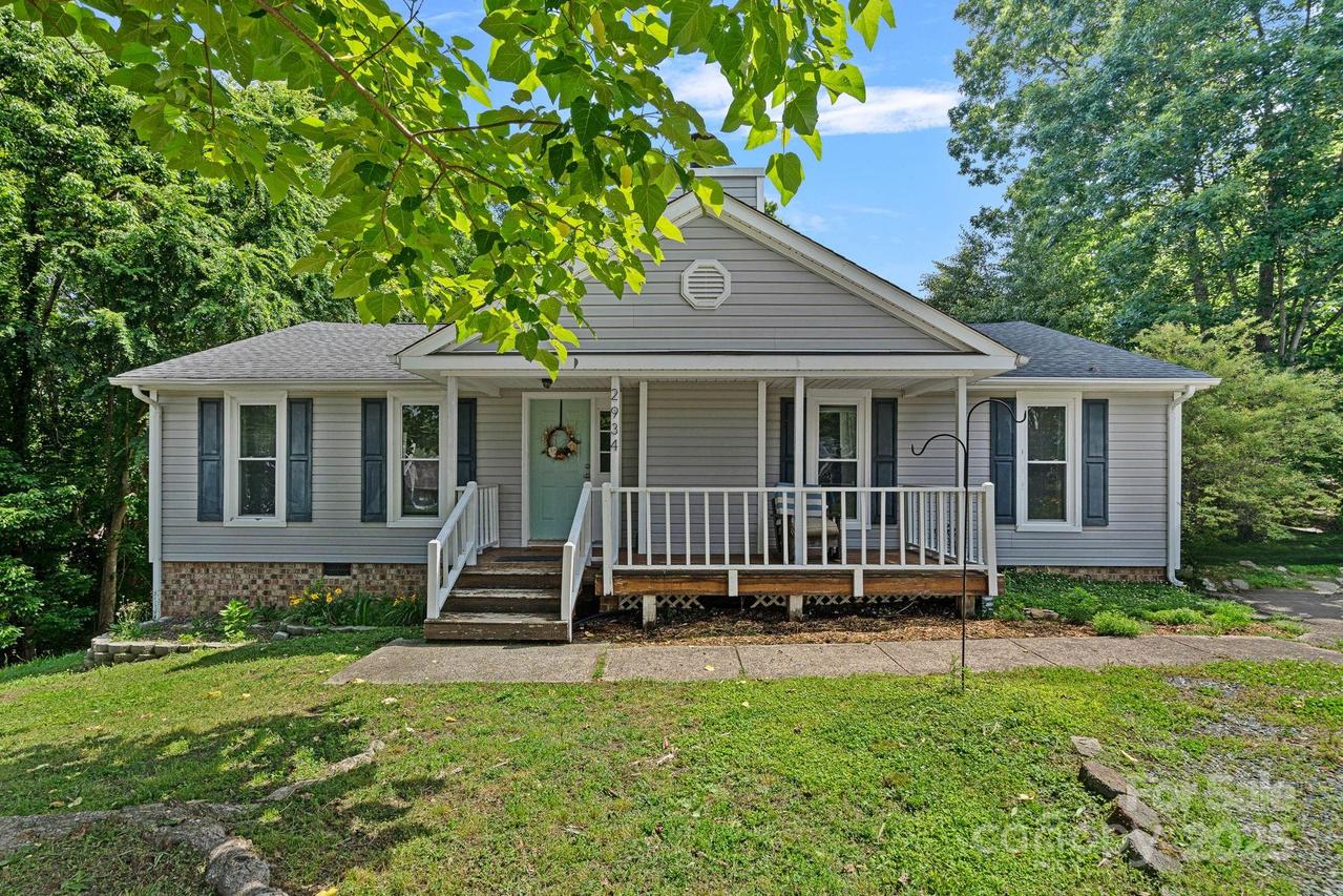 2934 Drakes Crossing Dr., Charlotte, NC 28262