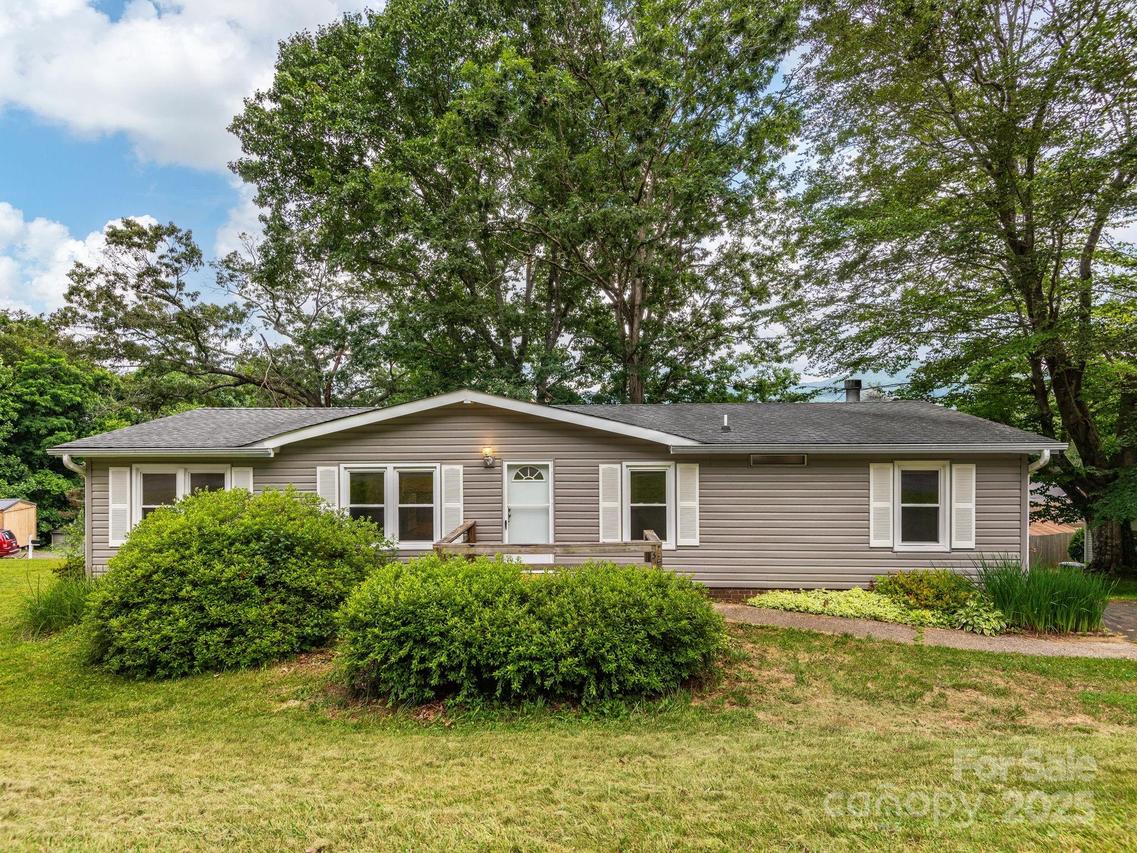 32 Lake Eden Cir., Black Mountain, NC 28711