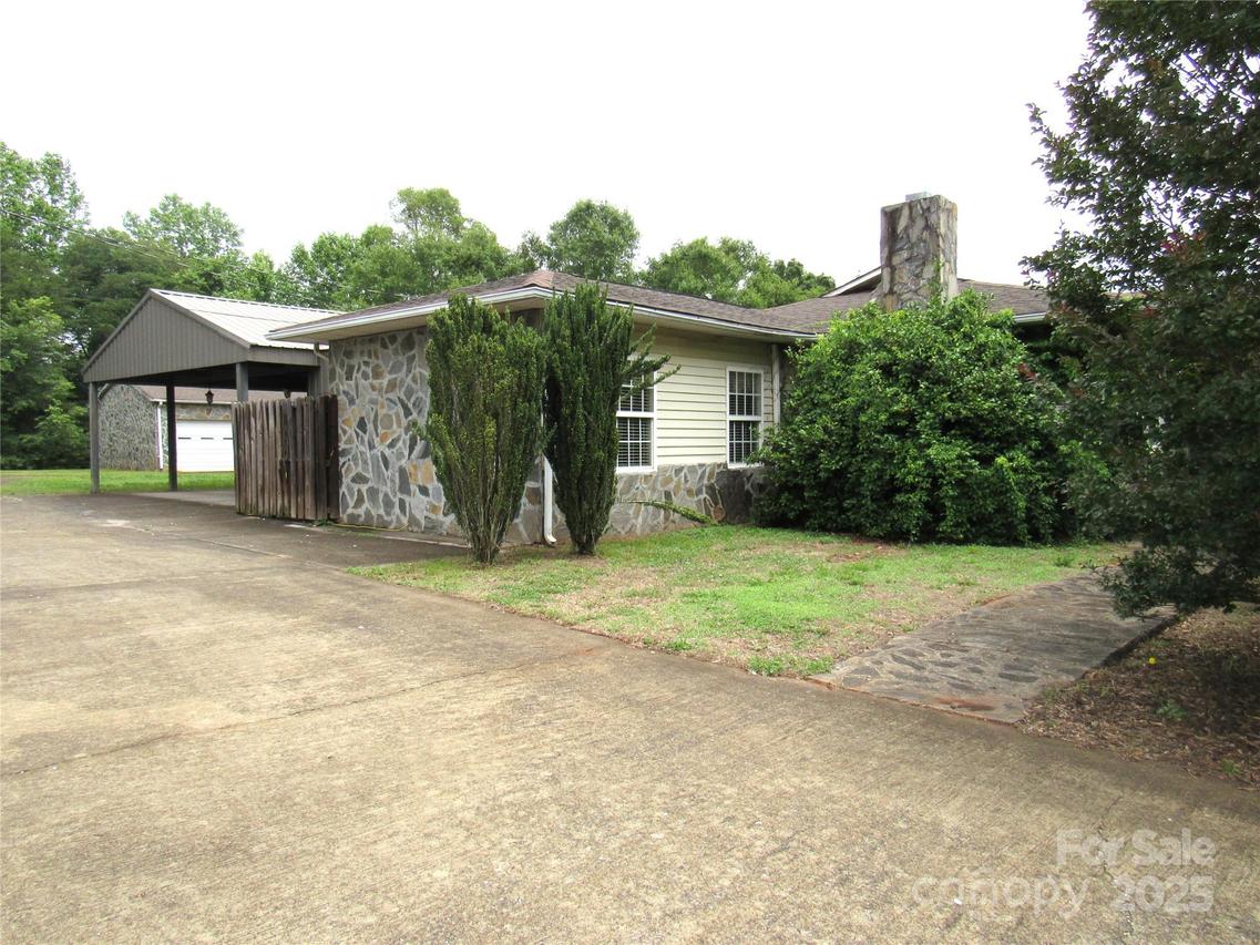 3838 Cliffside Rd., Mooresboro, NC 28114
