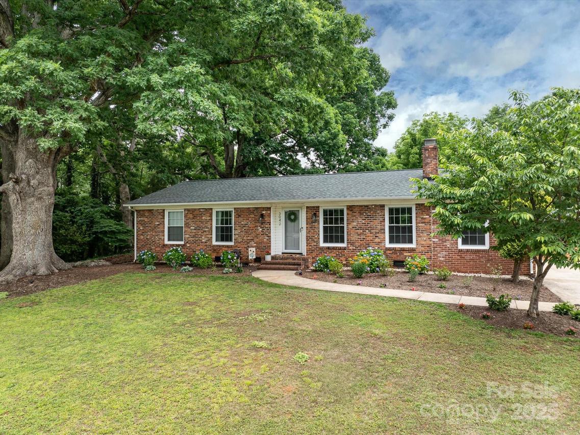 3042 Cresthill Dr., Charlotte, NC 28212