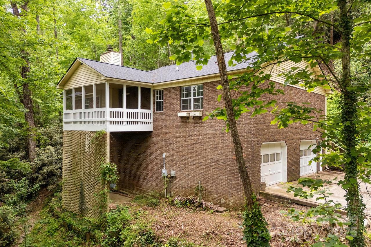 608 Surrey Glen Cir., Hendersonville, NC 28739