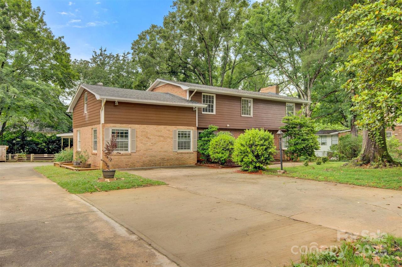 841 12th Ave., Hickory, NC 28601