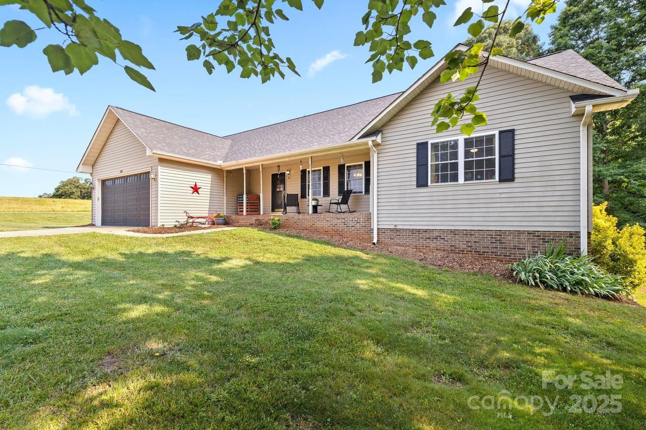 105 Saddlewood Ln., Statesville, NC 28625