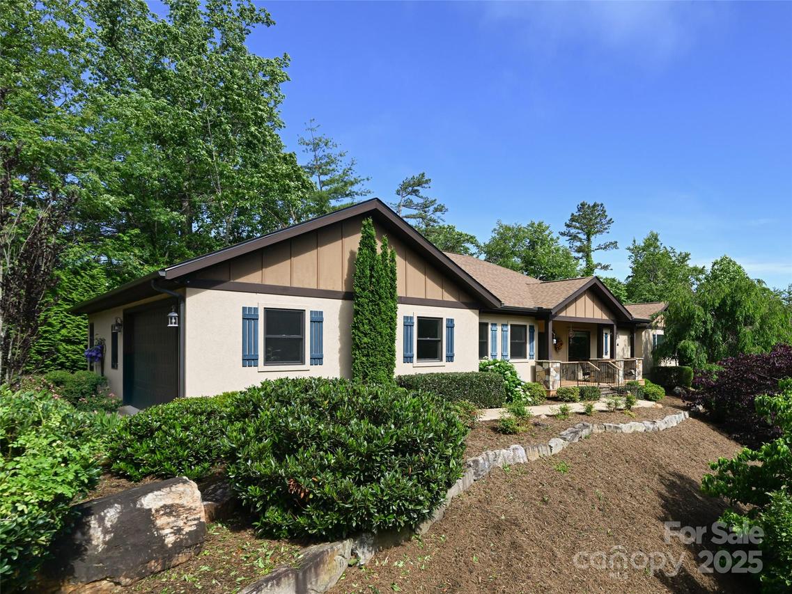 110 Village Pointe Ln., Asheville, NC 28803