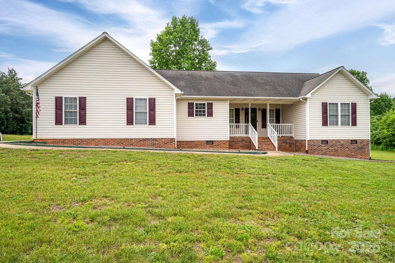5129 Whitetail Ct., Crouse, NC 28033