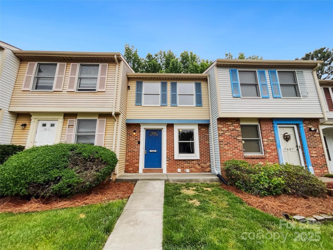 7609 Holly Grove Ct., Charlotte, NC 28227