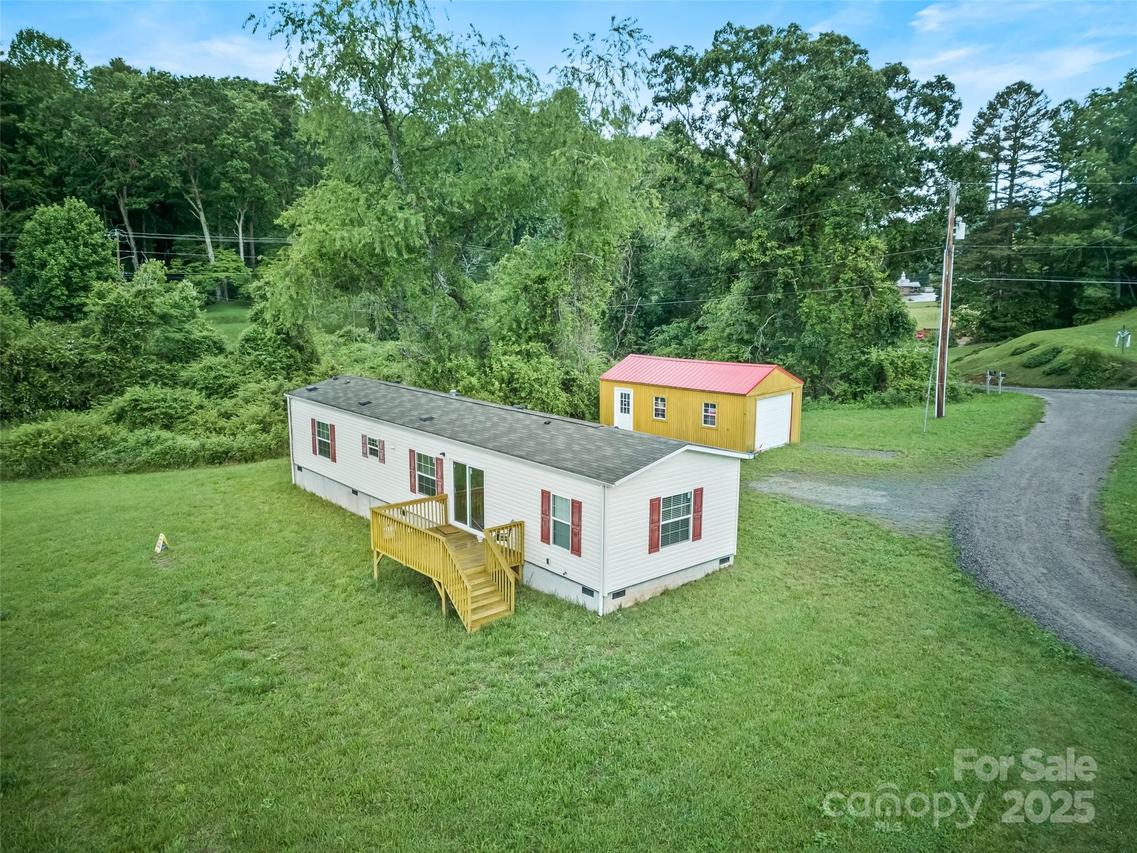 38 Kemp Rd., Pisgah Forest, NC 28768