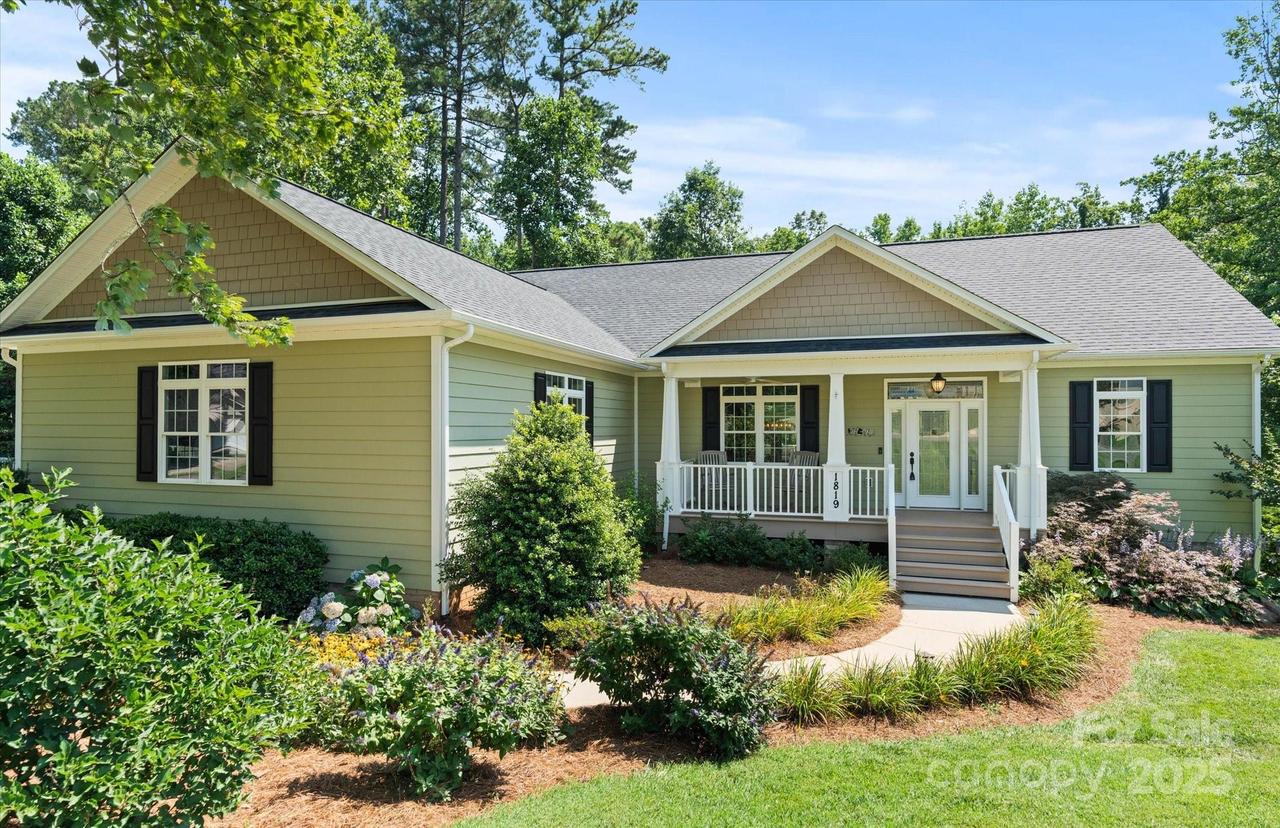 1819 Brompton Ct., Newton, NC 28658