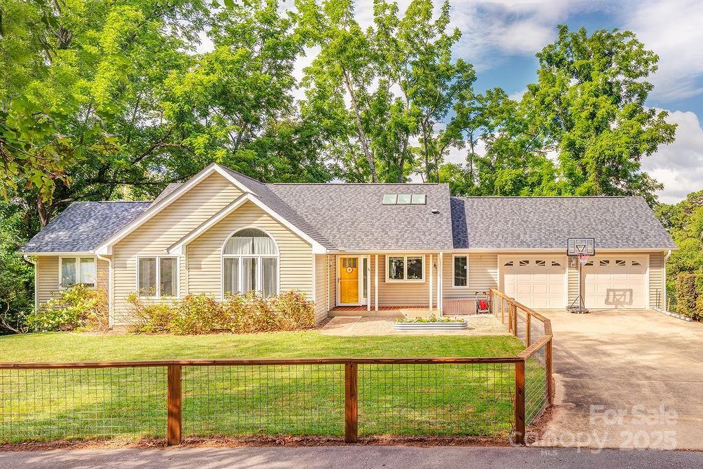 44 Samayoa Pl., Asheville, NC 28806