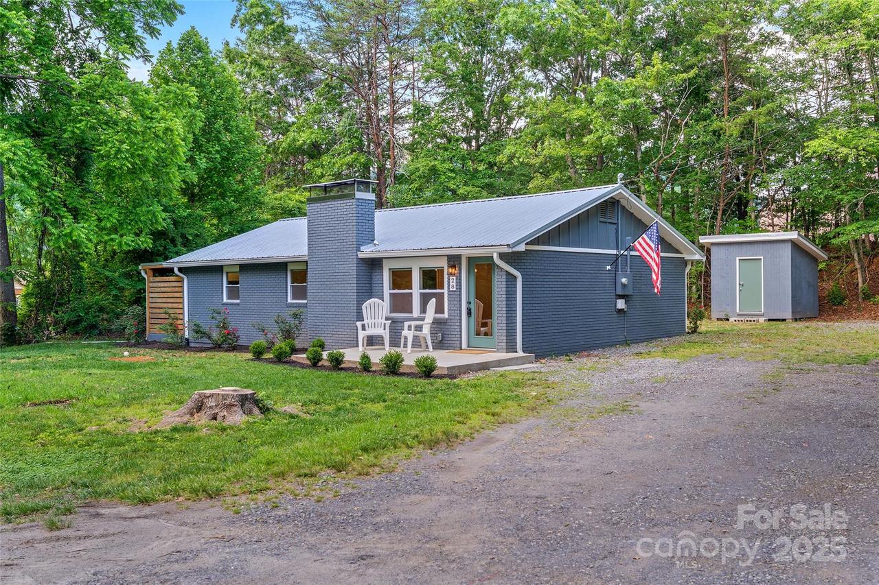 28 Reynolds School Rd., Asheville, NC 28803
