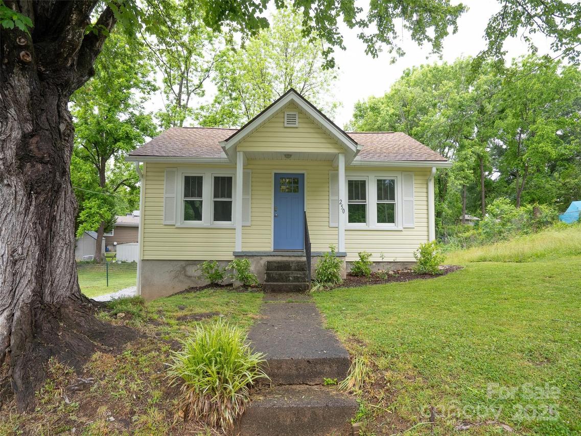 250 Oakdale St., Brevard, NC 28712
