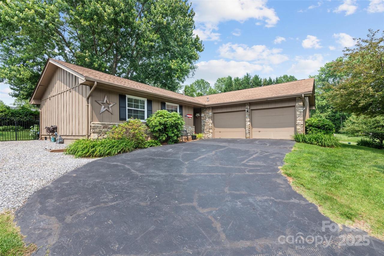 16 Fieldstone Ct., Arden, NC 28704