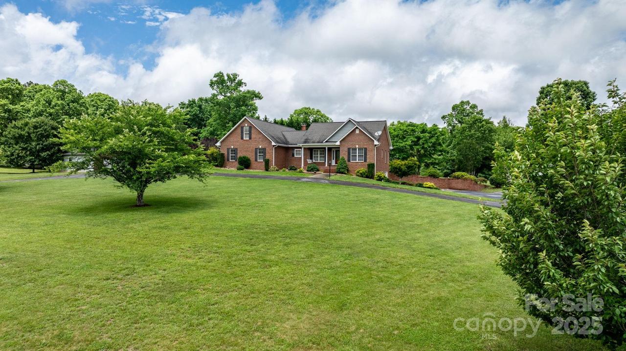 2250 Fitipaldi Dr., Morganton, NC 28655