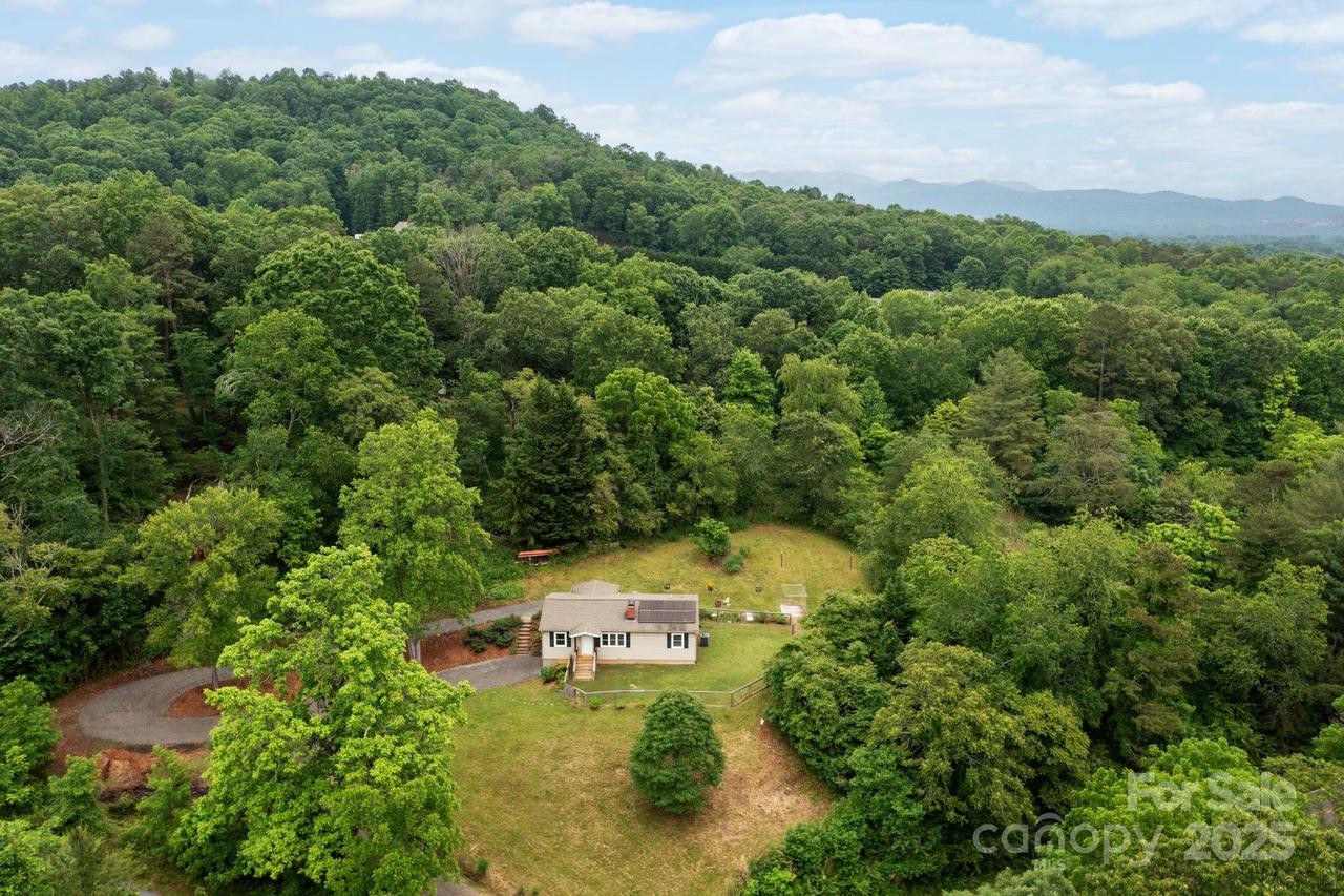 205 Cowan Cove Rd., Asheville, NC 28806