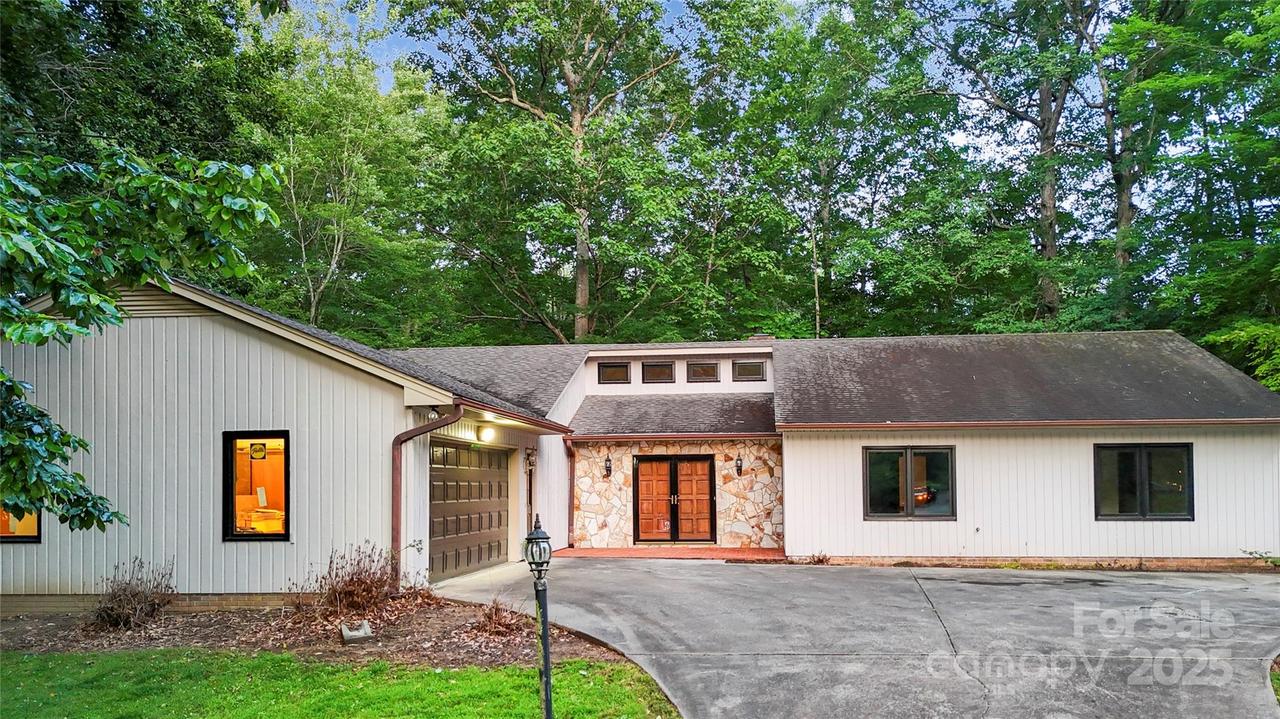 1700 Abbottsford Dr., Kernersville, NC 27284