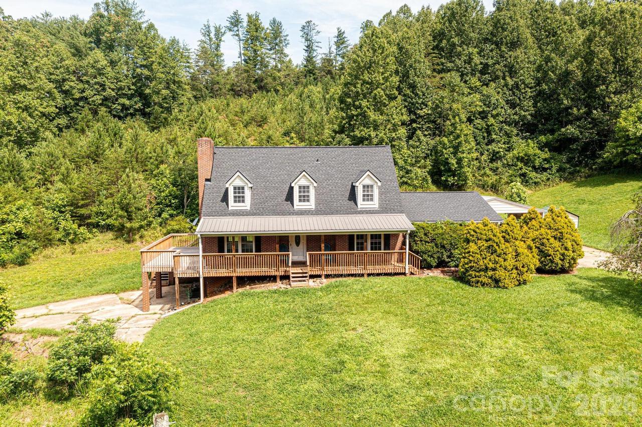 5595 Cloverfield Pl., Boomer, NC 28606
