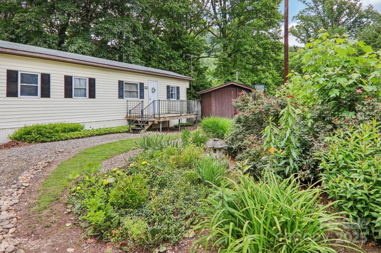68 Cornwell Dr., Waynesville, NC 28786