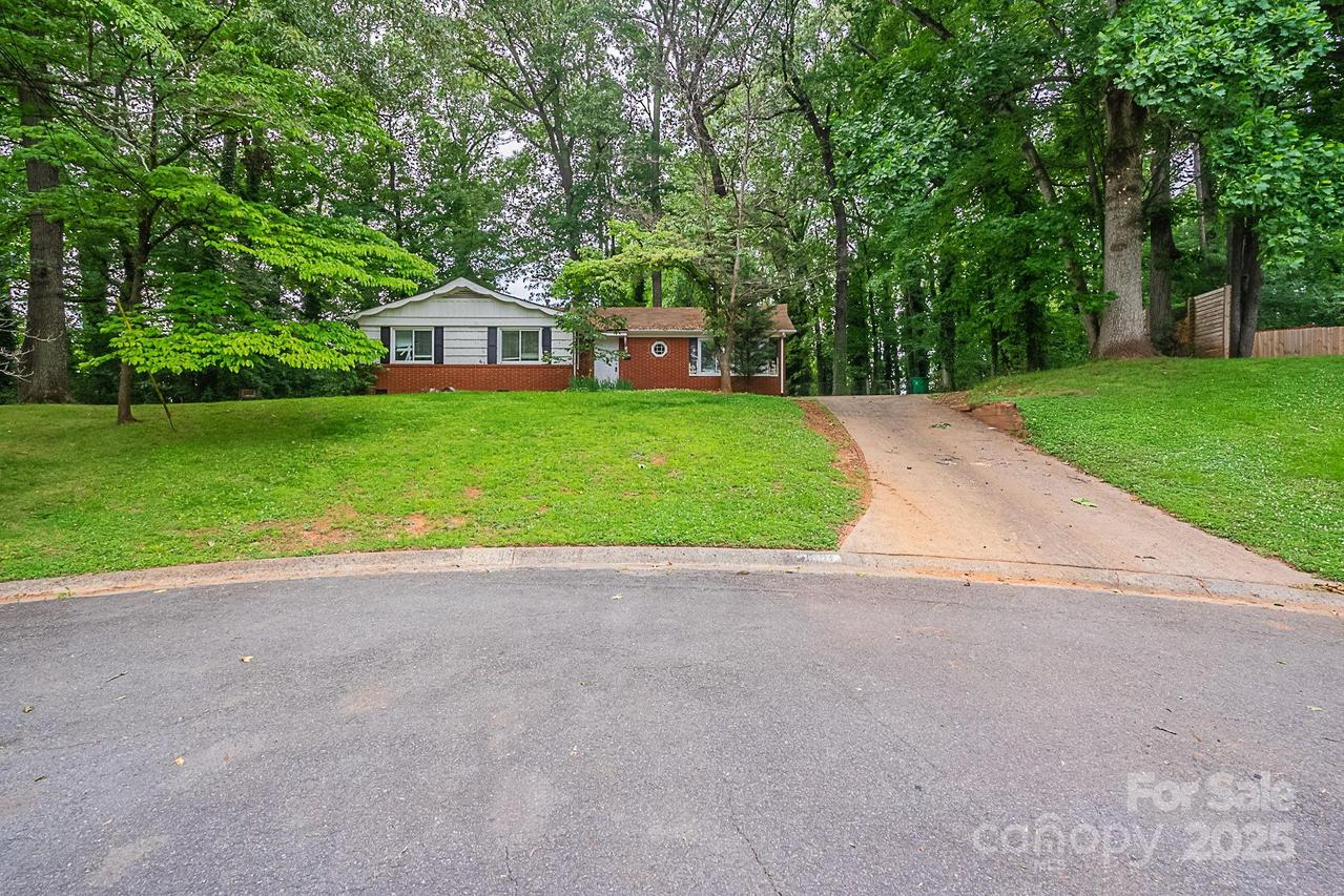1401 Hillwood Ct., Charlotte, NC 28210