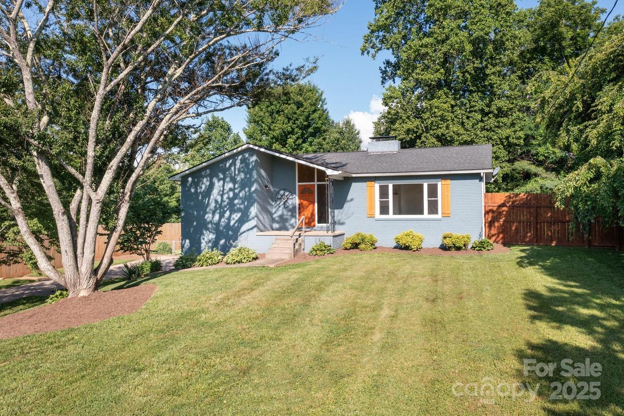 28 Spaulding Dr., Candler, NC 28715