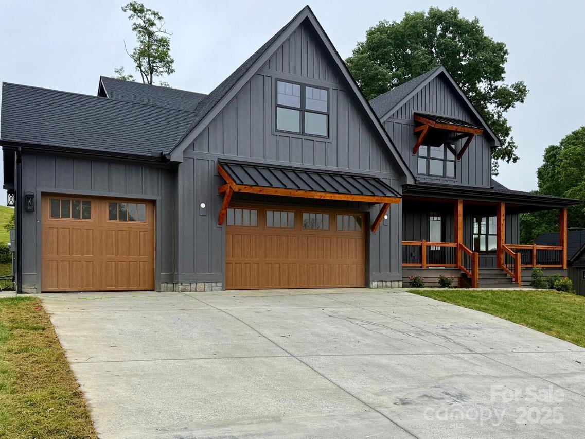 326 Mavrick Dr., Mills River, NC 28759