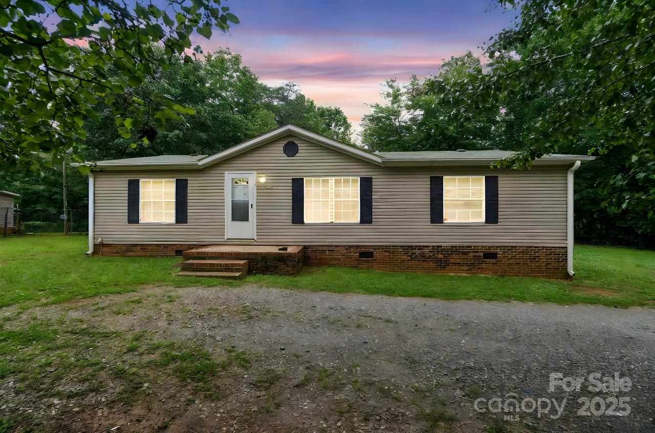 1245 Forest Ridge Rd., Bessemer City, NC 28016
