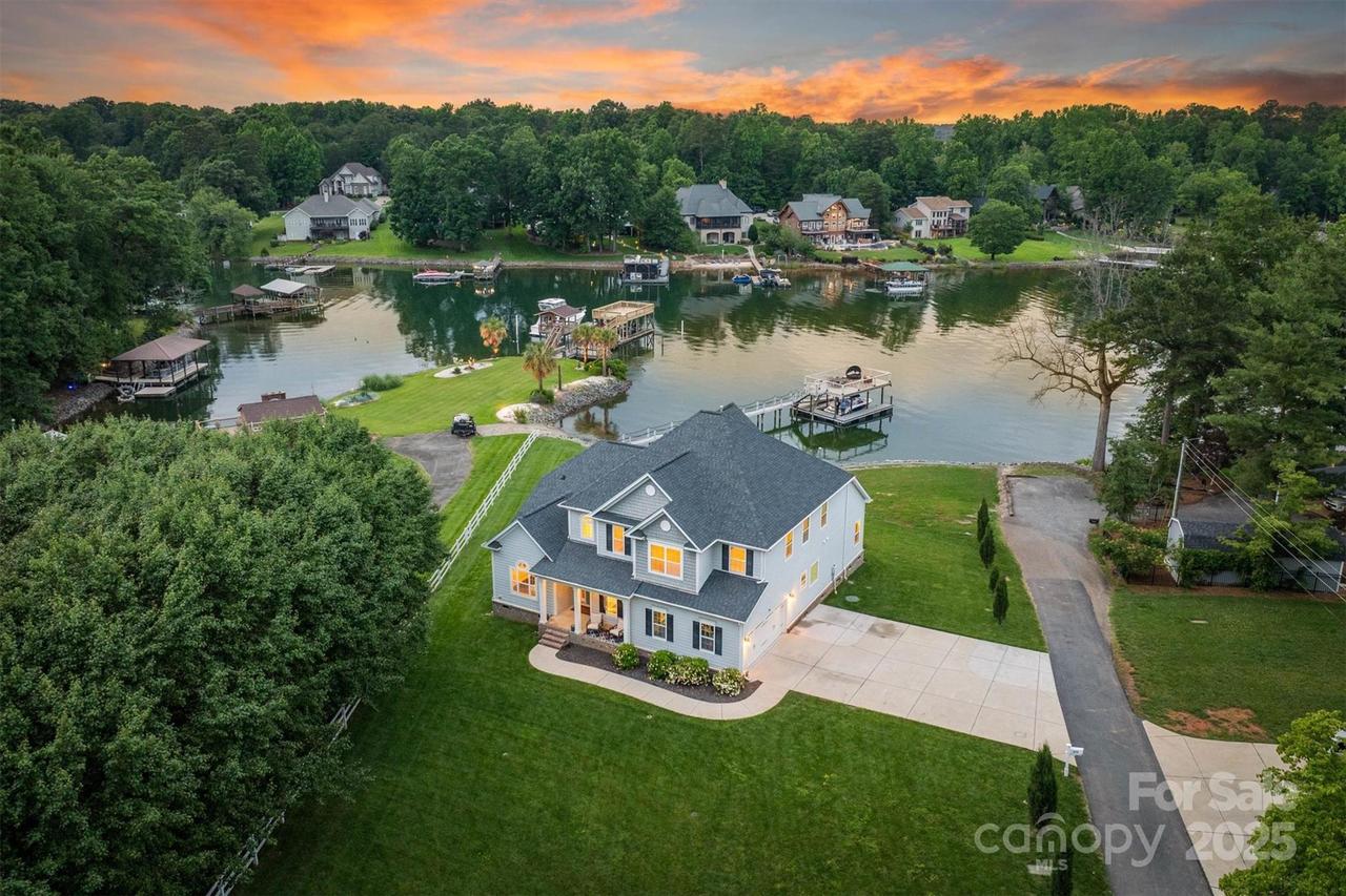2593 Las Brisas Ln., Denver, NC 28037