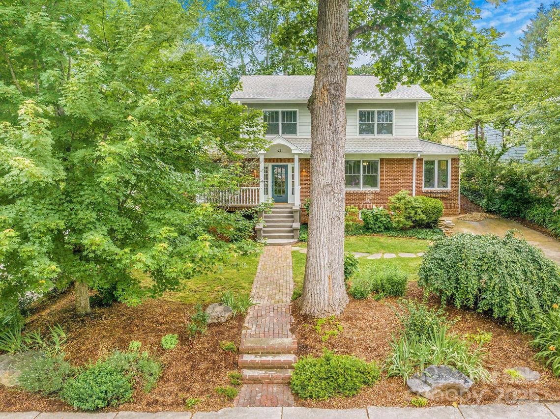24 Warwick Rd., Asheville, NC 28803