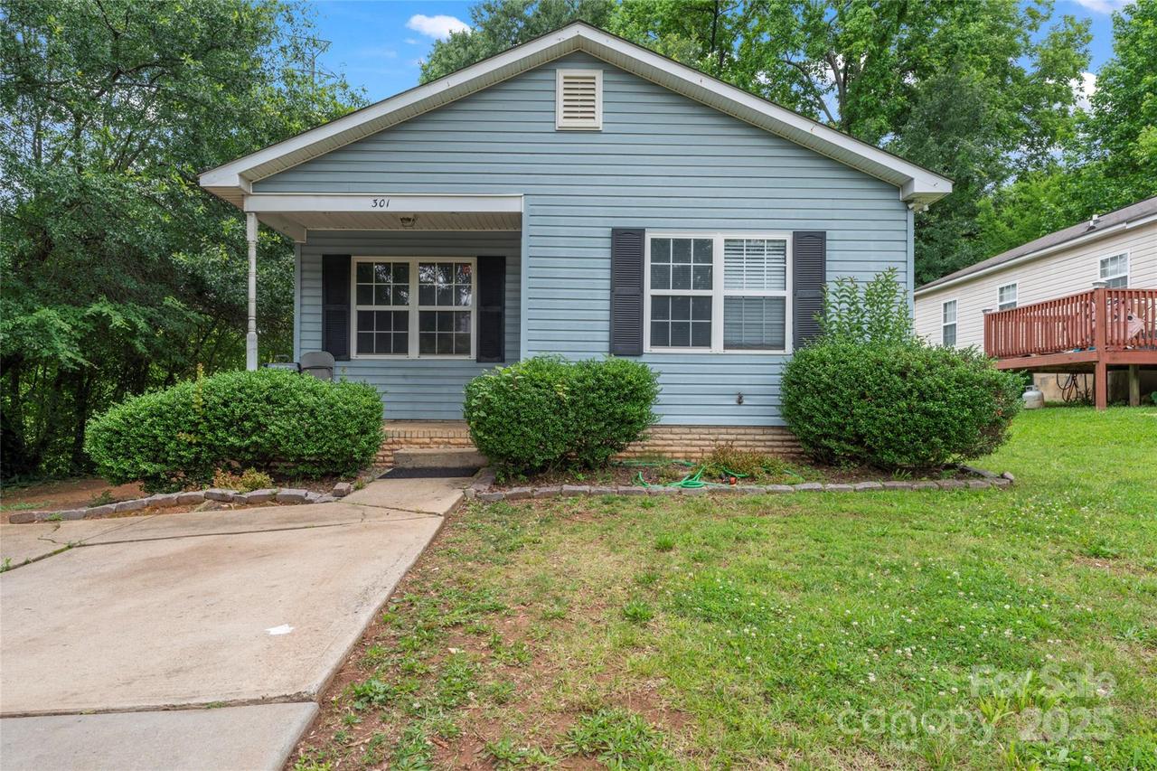 301 Honeywood Ave., Charlotte, NC 28216